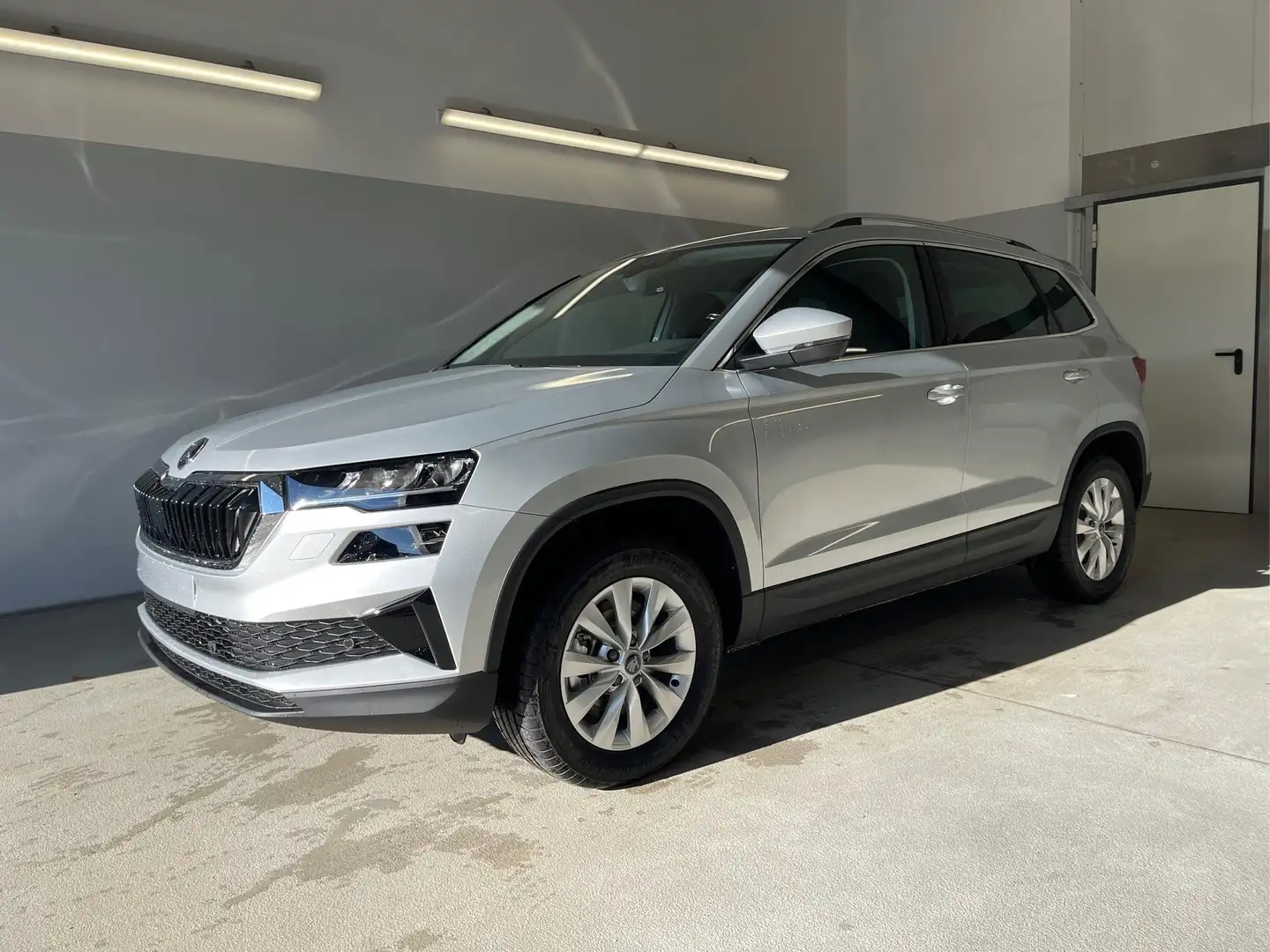 Skoda Karoq Selection 150PS TDI DSG 4x4 AHK+Navi+ACC+Kamera... Silber - 1