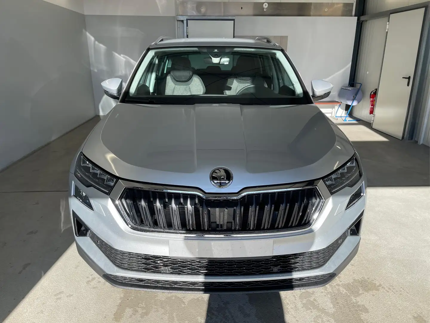 Skoda Karoq Selection 150PS TDI DSG 4x4 AHK+Navi+ACC+Kamera... Silber - 2