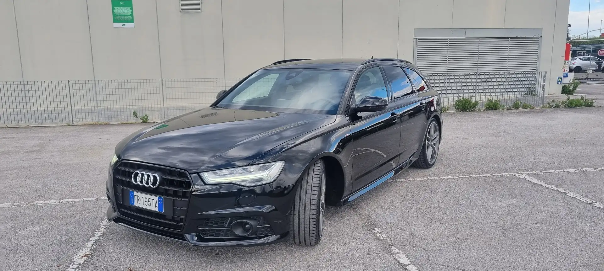 Audi A6 Avant 2.0 190 cv S line + pacchetto black edition - 2