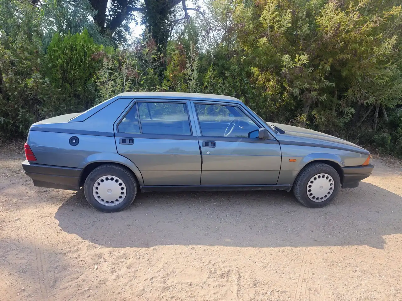 Alfa Romeo 75 1.6, foto 4
