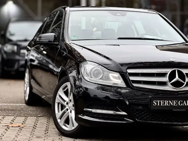 Mercedes-Benz C 200 CGI/AVANTGARDE/COMAND/LED/SHZ/AUTOMATK/AHK