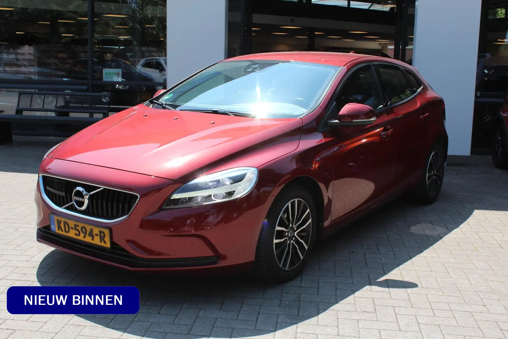 Volvo V40 2.0 T2 Nordic+ Rosso - 1
