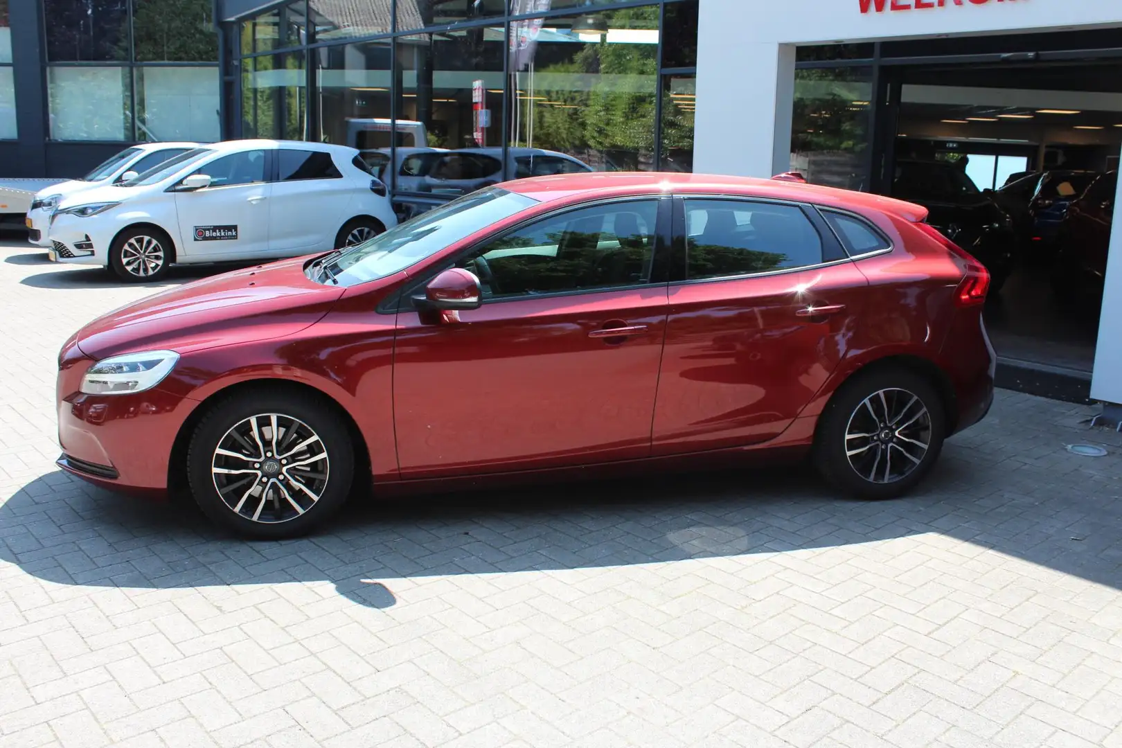 Volvo V40 2.0 T2 Nordic+ Rosso - 2