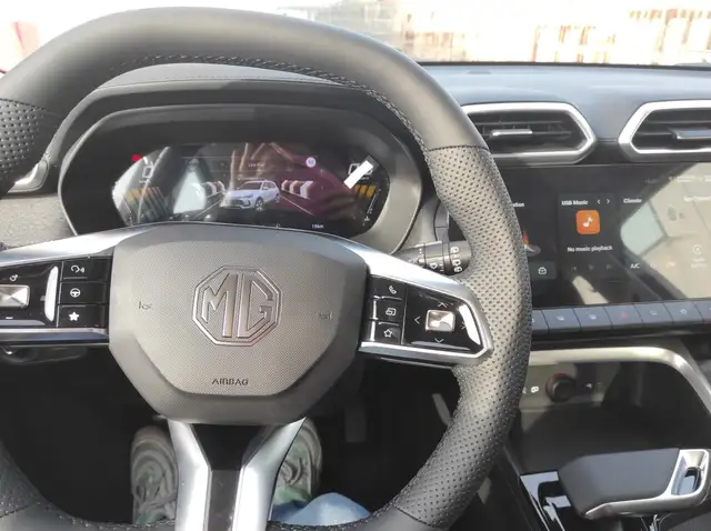 MG ZS view 9