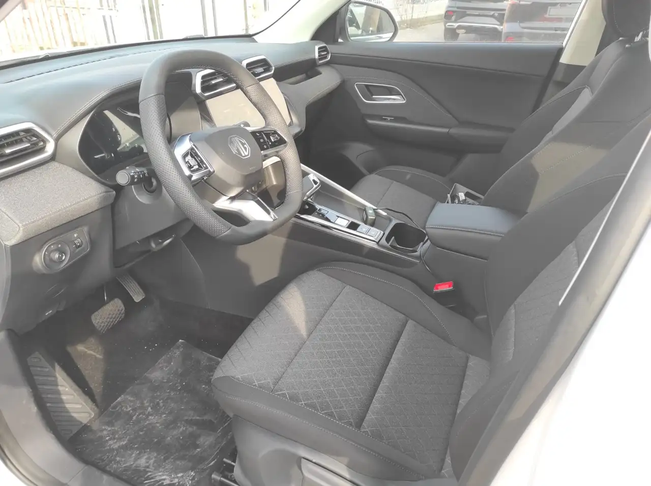 MG ZS COMFORT FULL HYBRID + 8