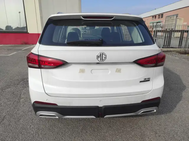 MG ZS view 3