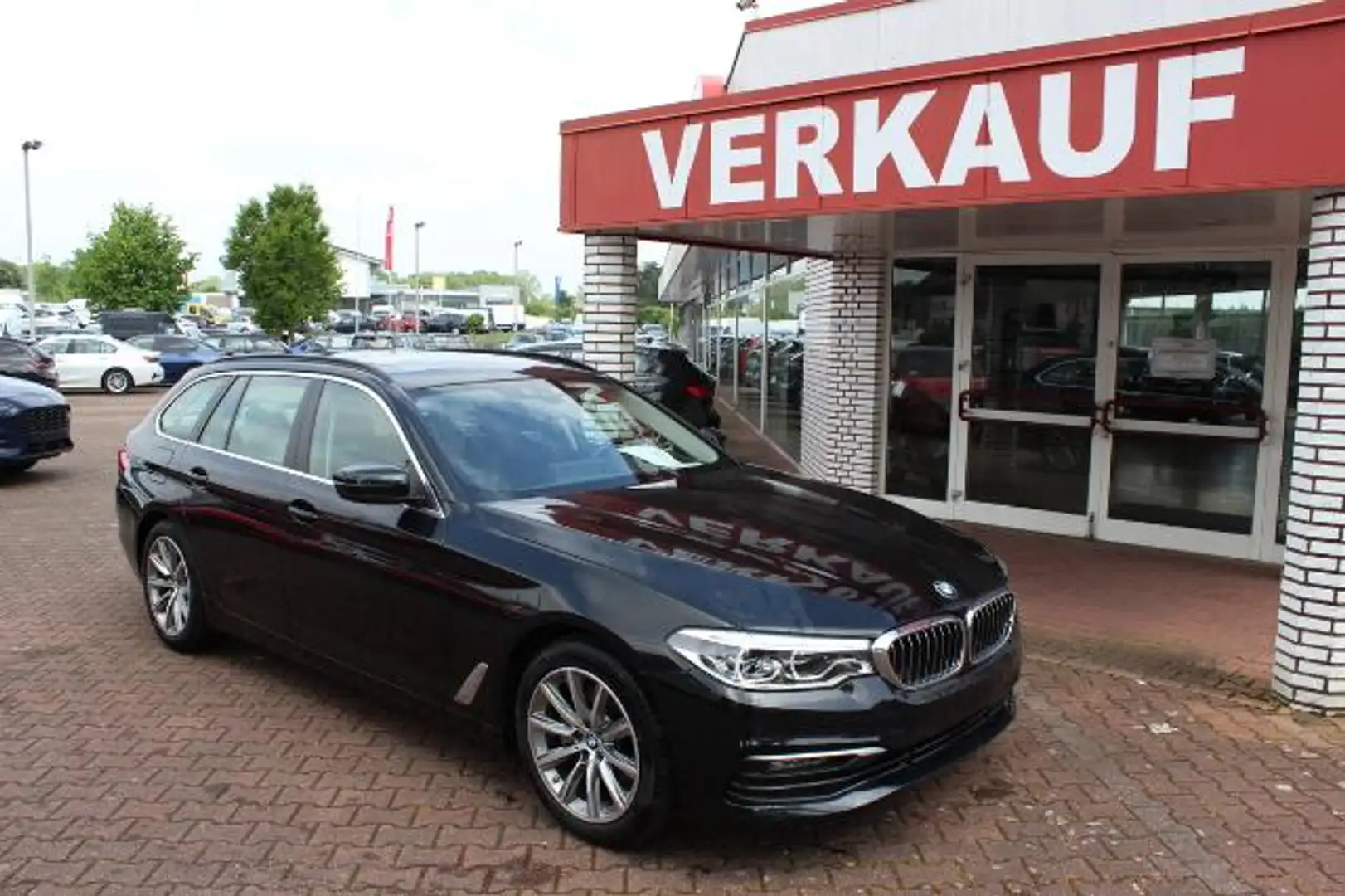 BMW 520 d xDrive Touring Steptr. / Panorama + HeadUp Schwarz - 1