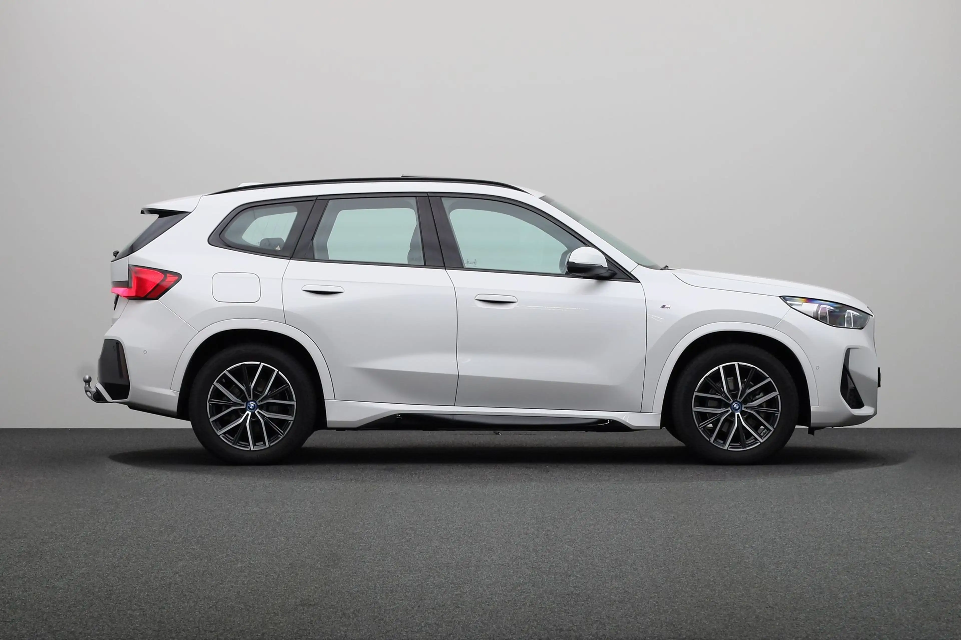 BMW iX1 eDrive20 67 kWh M-Sport | Panoramadak | Trekhaak | — photo 10