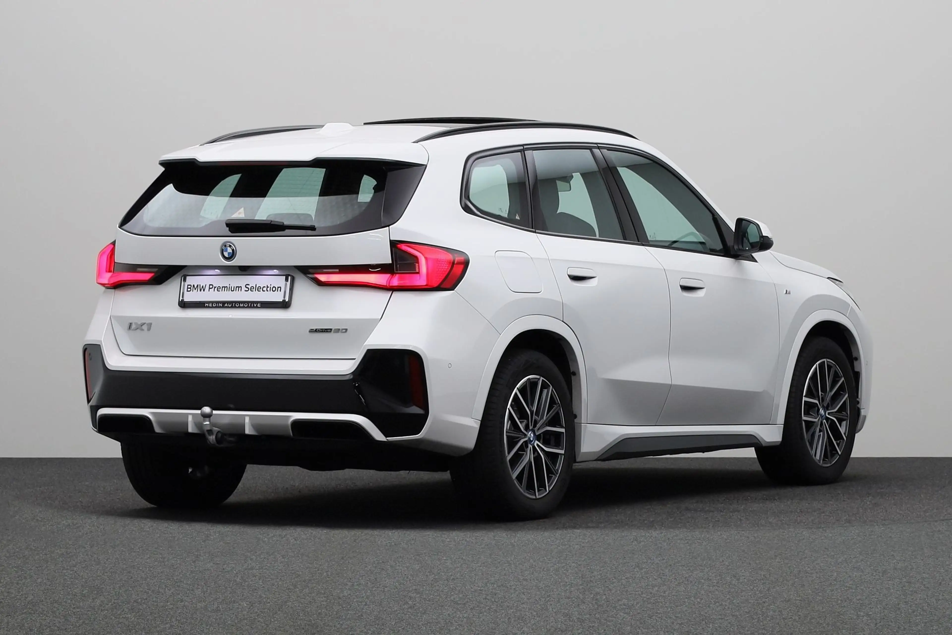 BMW iX1 eDrive20 67 kWh M-Sport | Panoramadak | Trekhaak | — photo 2