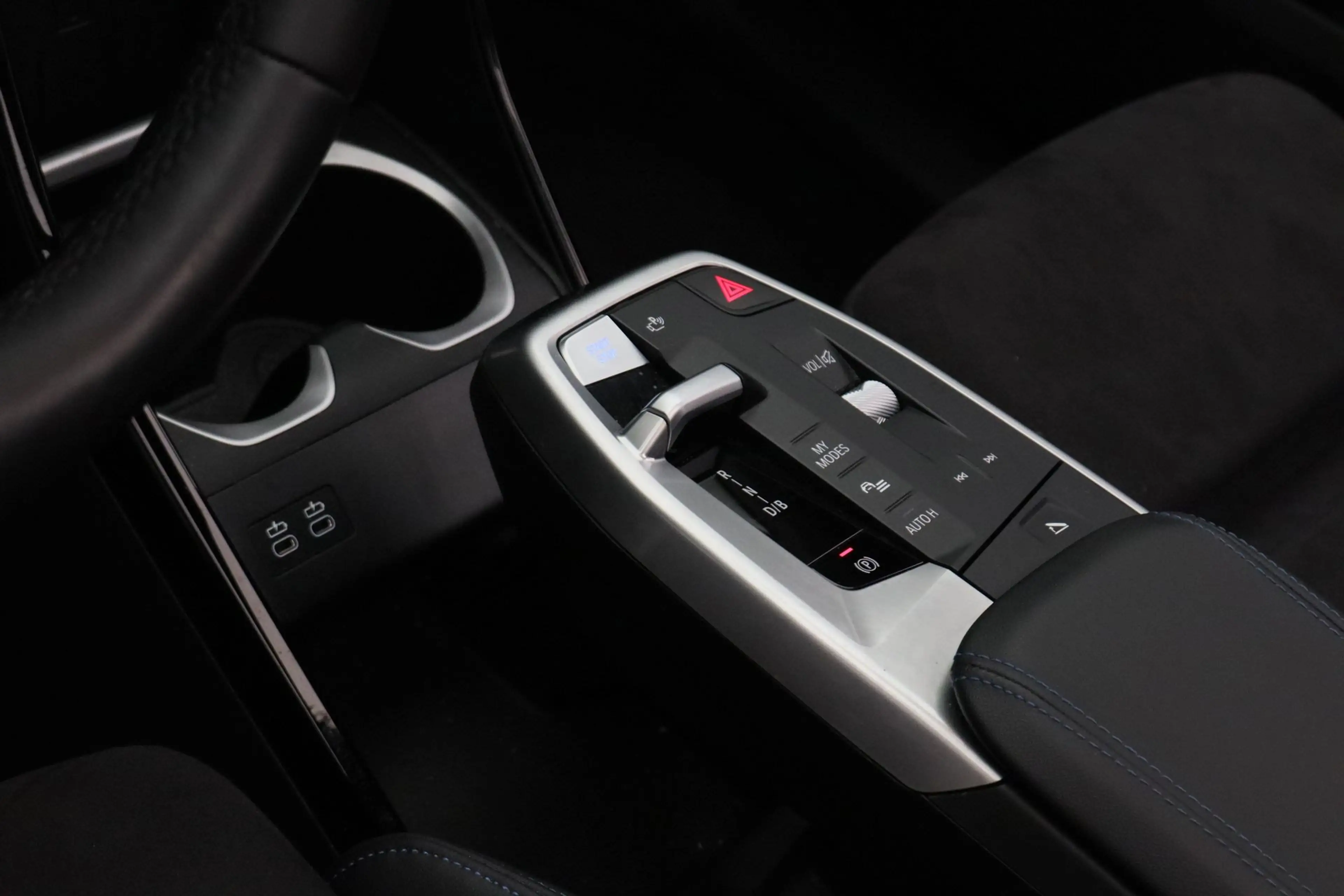 BMW iX1 eDrive20 67 kWh M-Sport | Panoramadak | Trekhaak | — photo 14