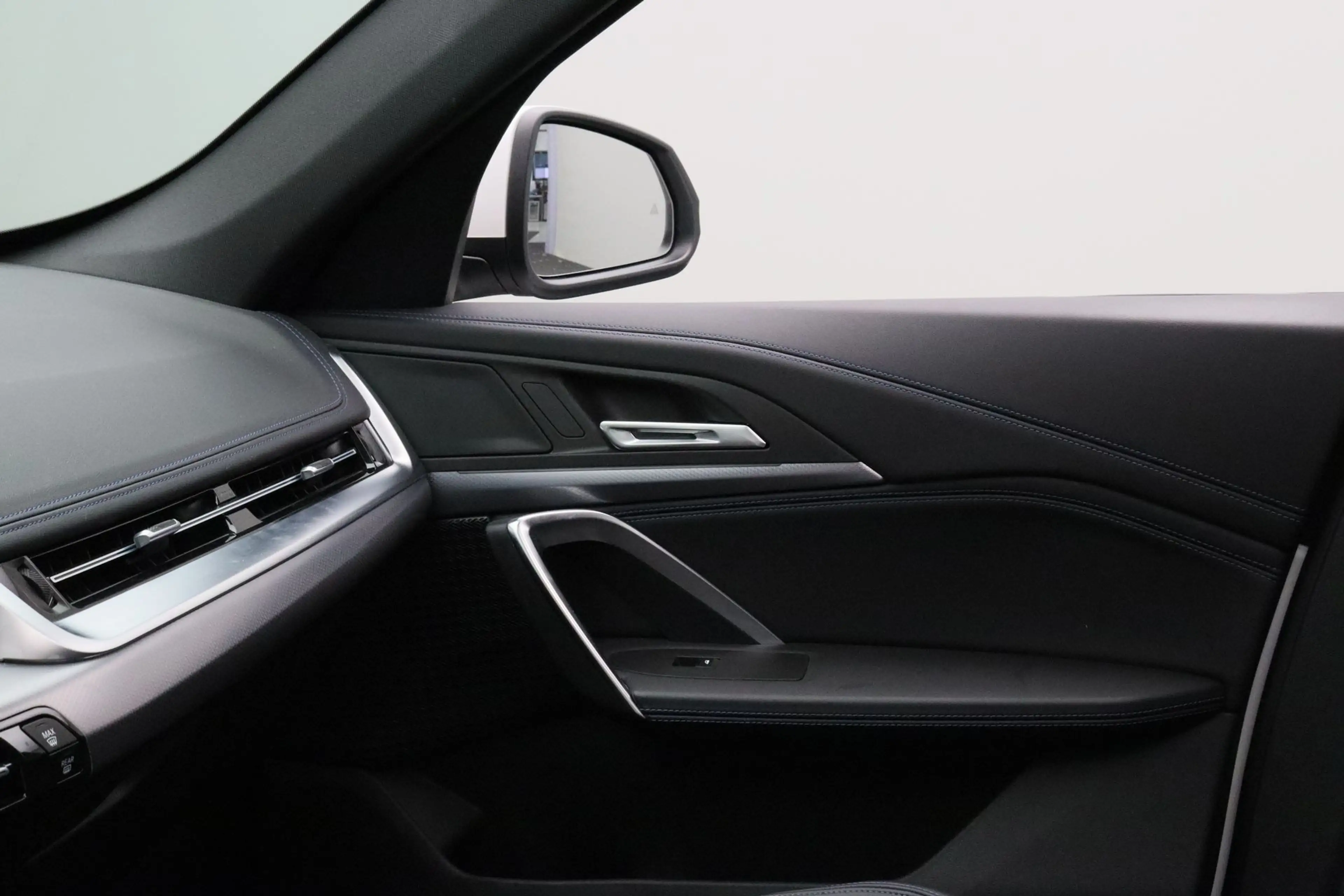 BMW iX1 eDrive20 67 kWh M-Sport | Panoramadak | Trekhaak | — photo 15