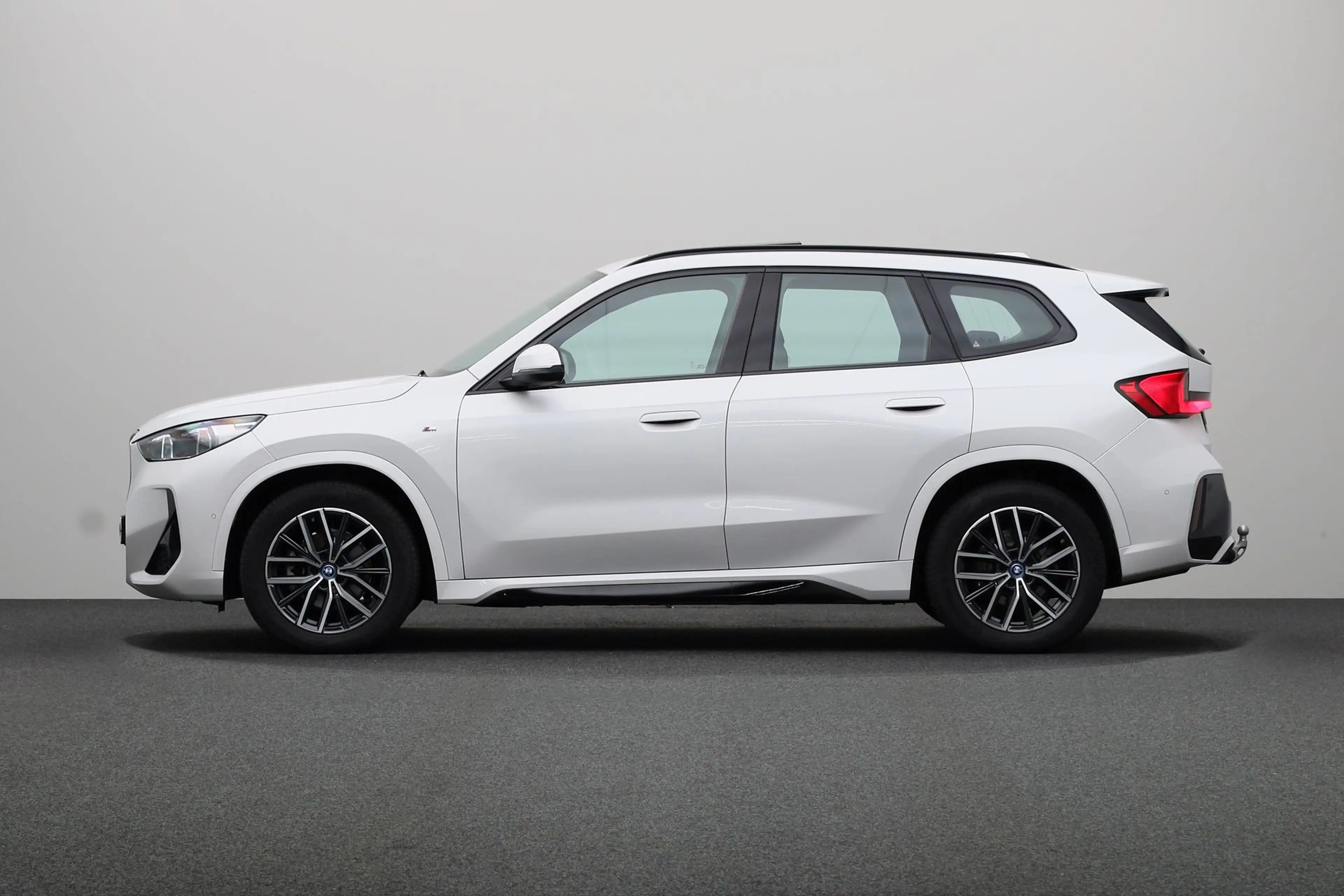 BMW iX1 eDrive20 67 kWh M-Sport | Panoramadak | Trekhaak | — photo 12