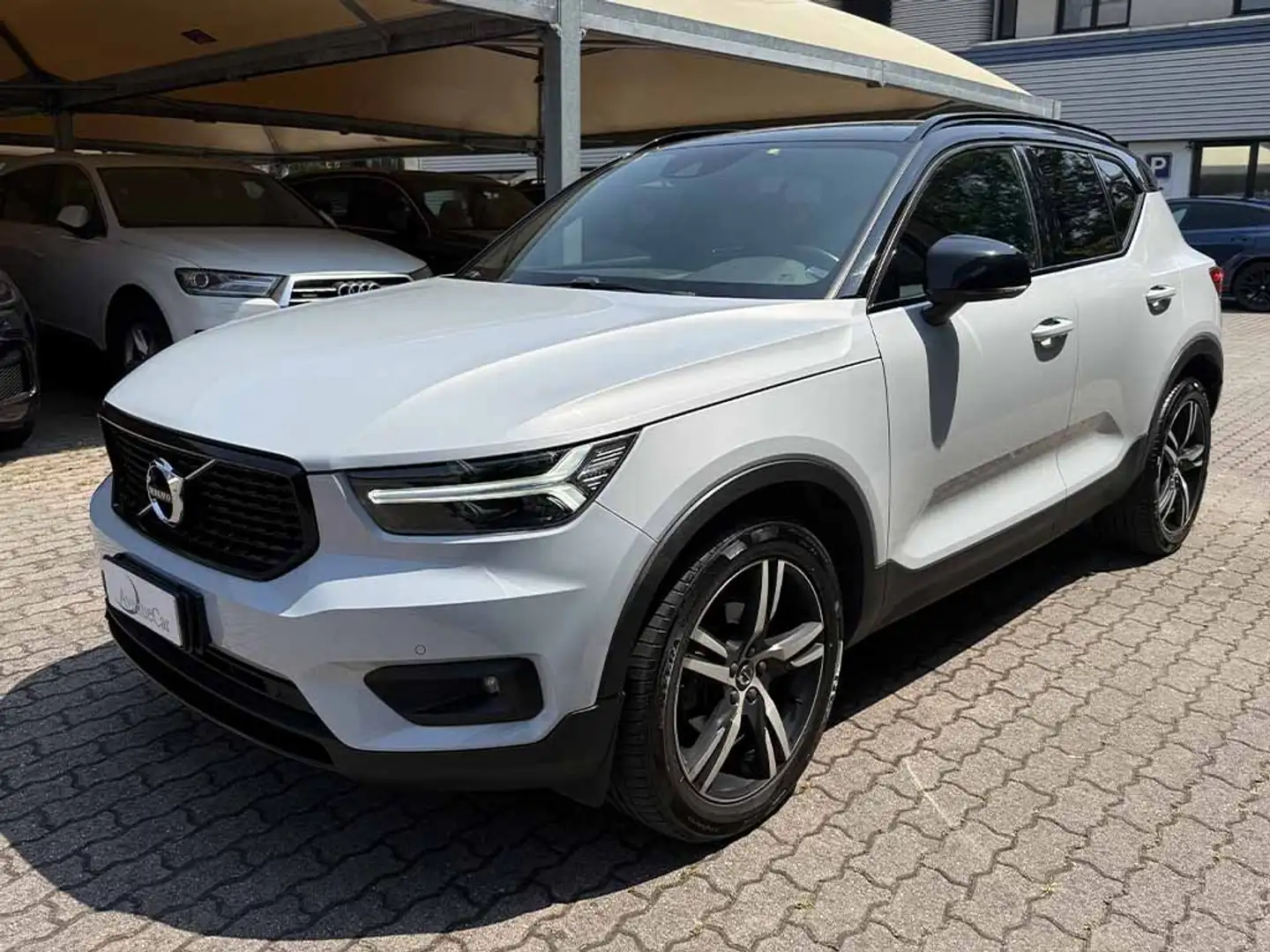 Volvo XC40 2.0 d3 R-design geartronic TELECAMERA CERCHI 19' Bianco - 1