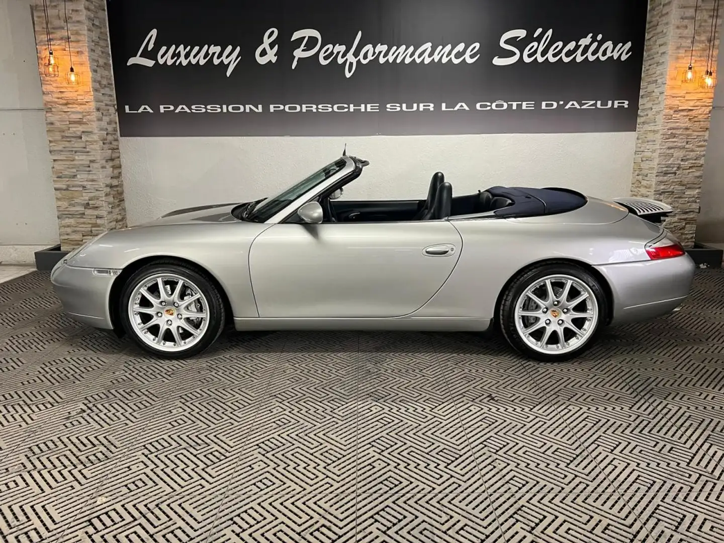 Porsche 911 type 996 Carrera 4 Cabriolet 3.4 300ch BVM Gris - 2