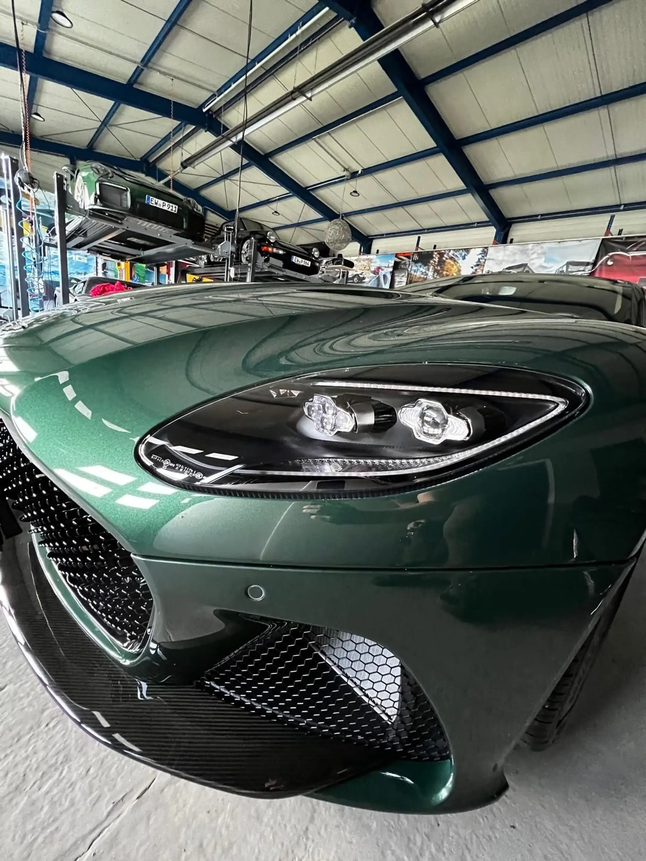 Aston Martin DBS NP € 385K Buckinghamshire Green — photo 5