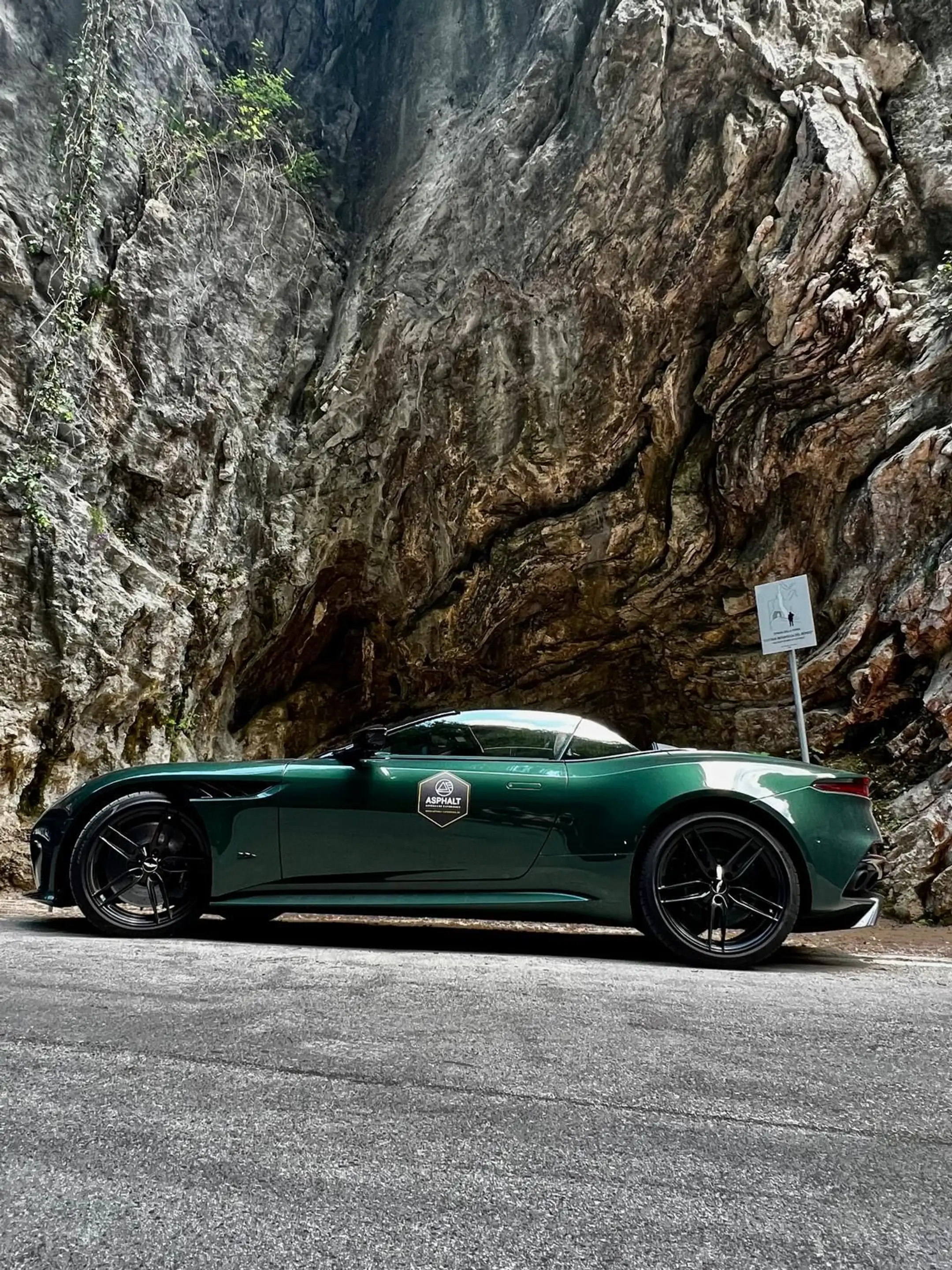 Aston Martin DBS NP € 385K Buckinghamshire Green — photo 2