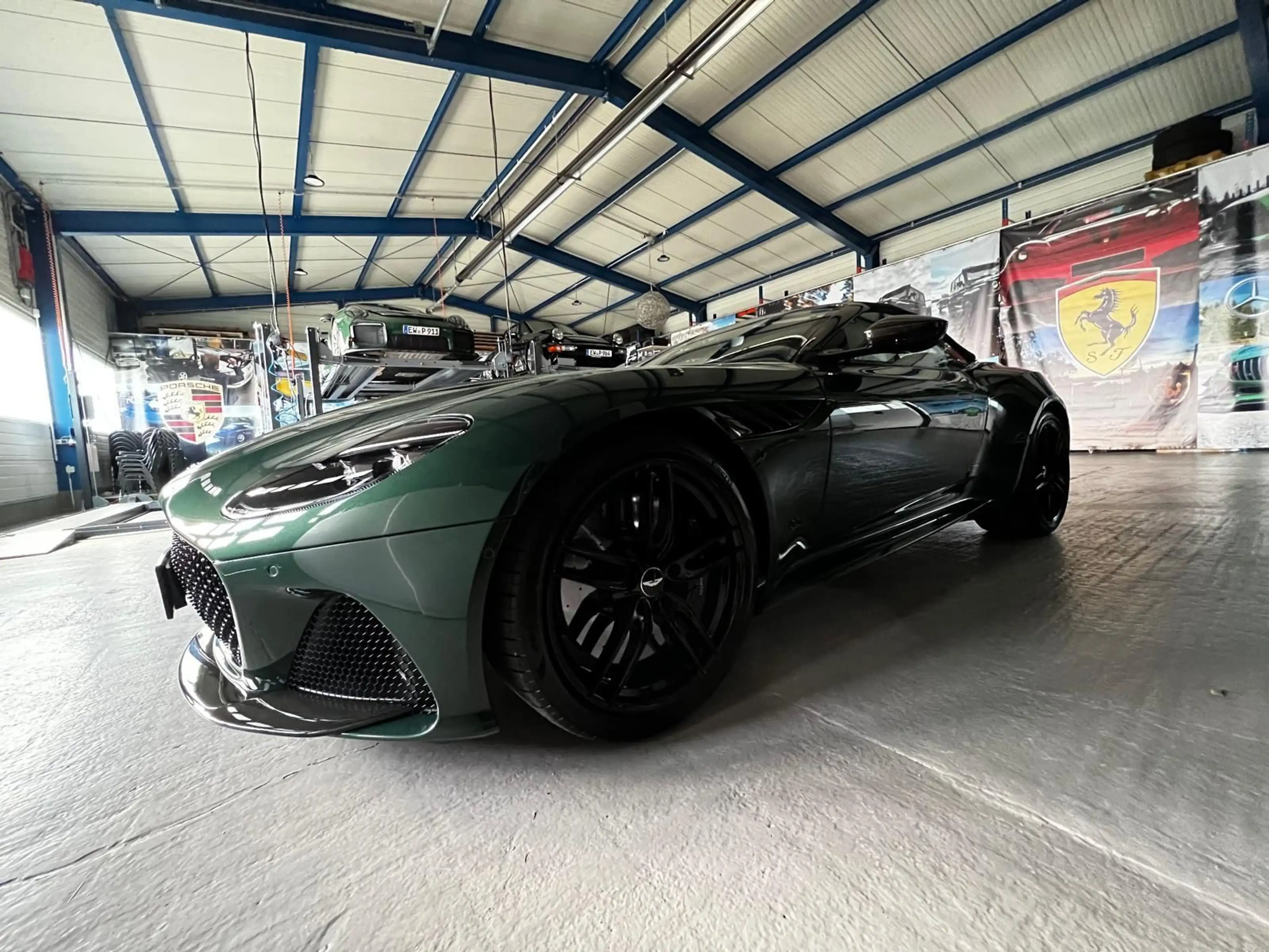 Aston Martin DBS NP € 385K Buckinghamshire Green
