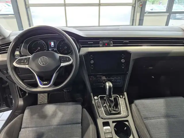 Volkswagen Passat view 9