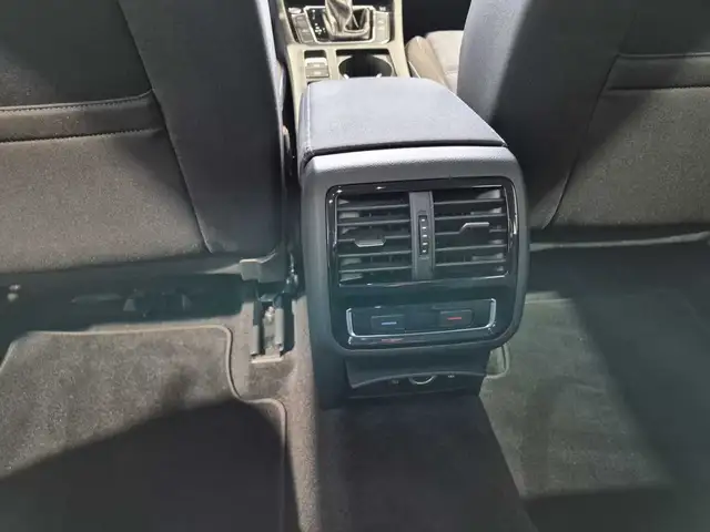Volkswagen Passat view 13