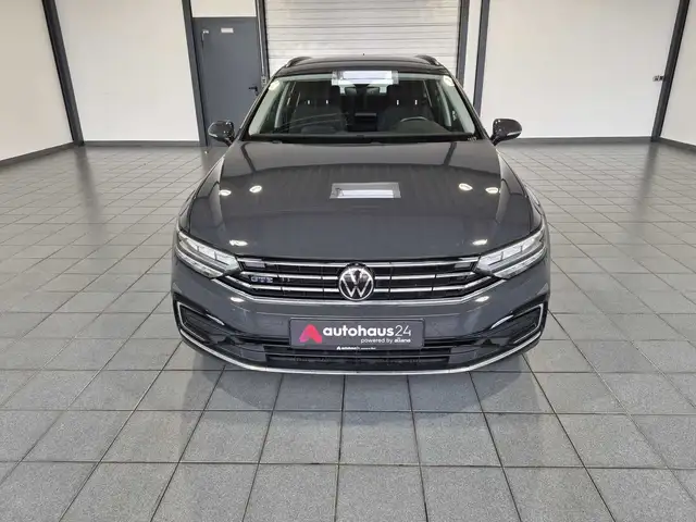 Volkswagen Passat view 2