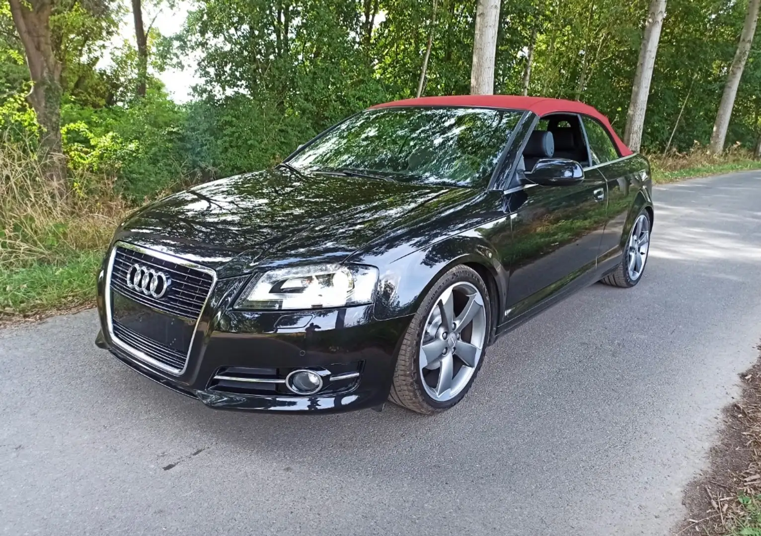 Audi A3 A3 Cabriolet 1.2 TFSIAttraction Schwarz - 1