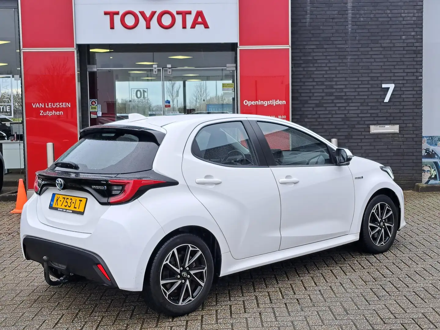 Toyota Yaris 1.5 Hybrid Dynamic CAMERA APPLE CAR PLAY & ANDROID Blanc - 2