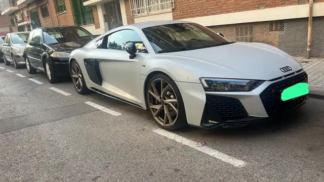 Audi V10 performance 5.2 FSI RWD S tronic