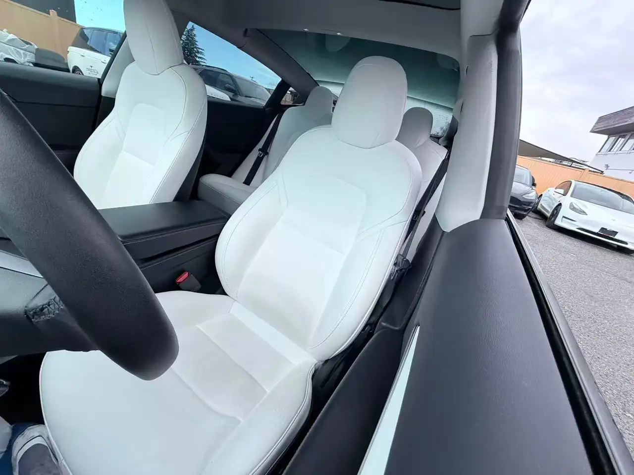 Tesla Model 3 снимка Tesla Model 3
