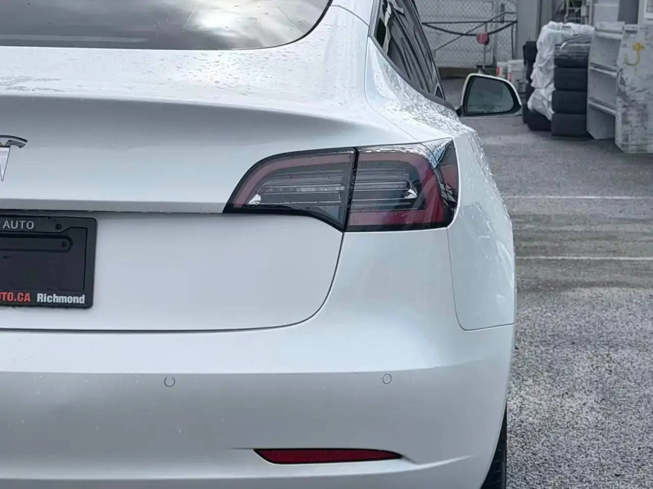 Tesla Model 3 снимка Tesla Model 3