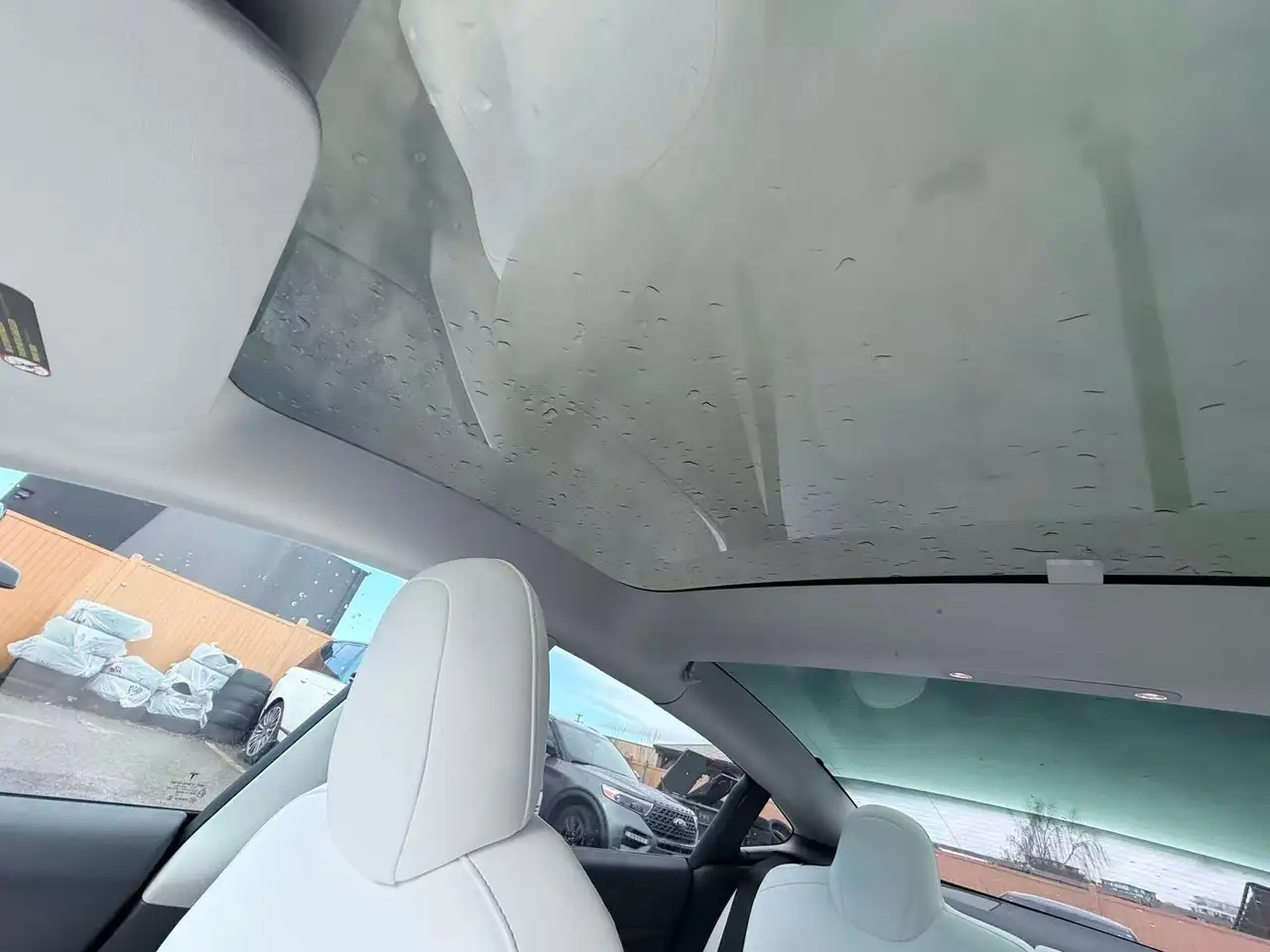 Tesla Model 3 снимка Tesla Model 3