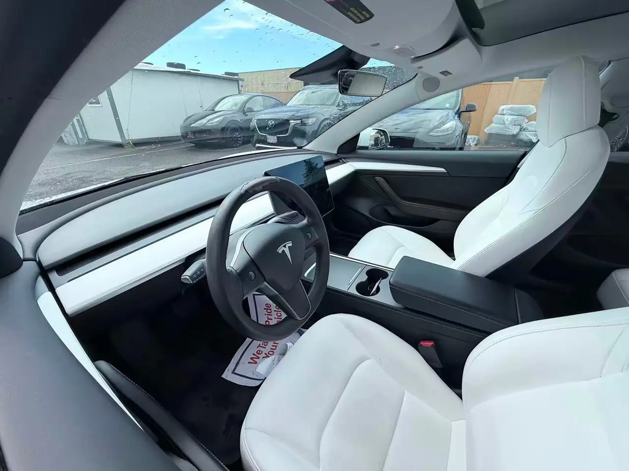 Tesla Model 3 снимка Tesla Model 3