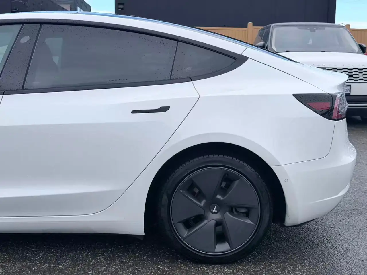 Tesla Model 3 снимка Tesla Model 3