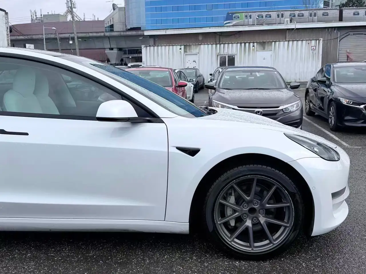 Tesla Model 3 снимка Tesla Model 3