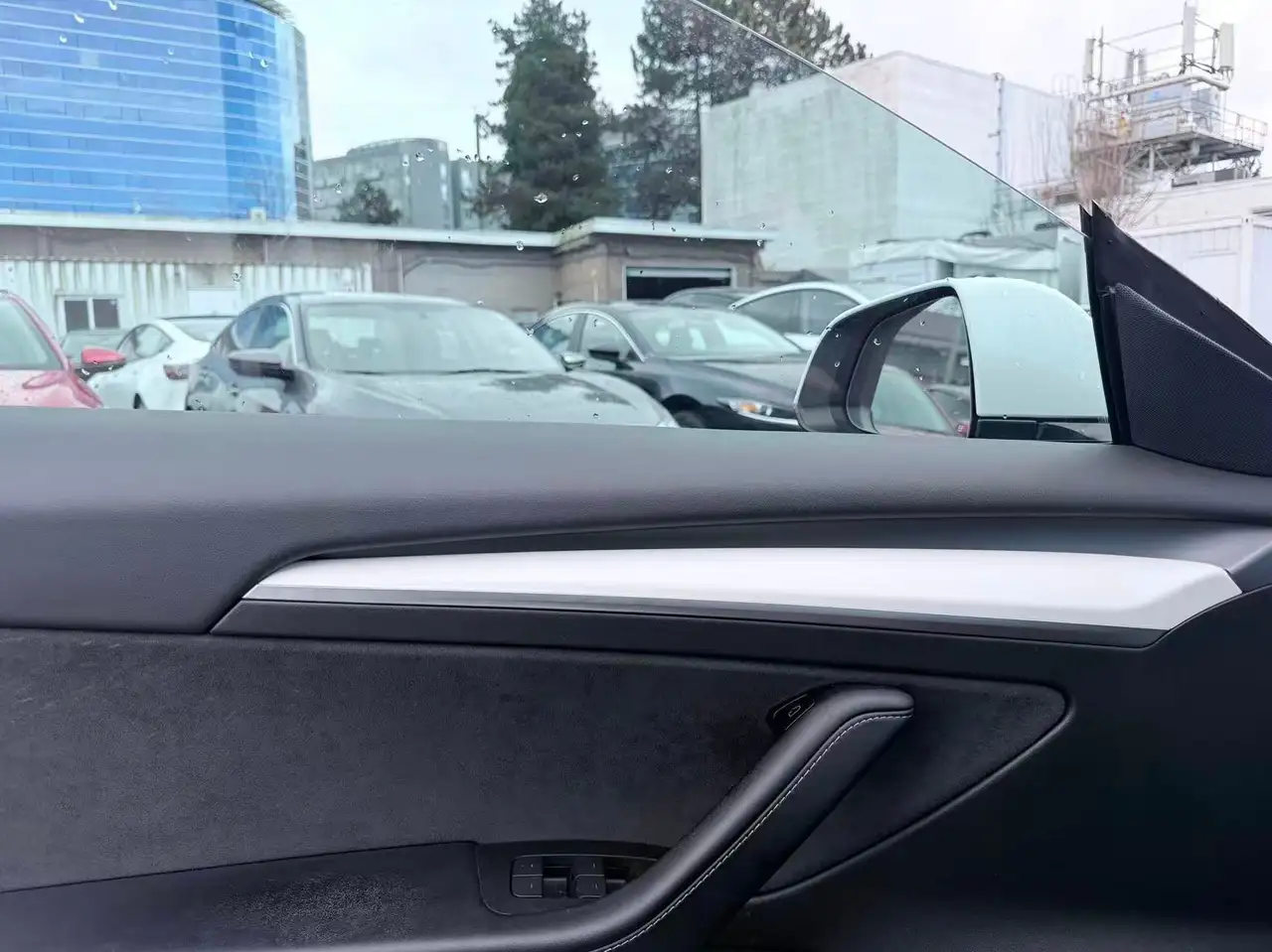 Tesla Model 3 снимка Tesla Model 3
