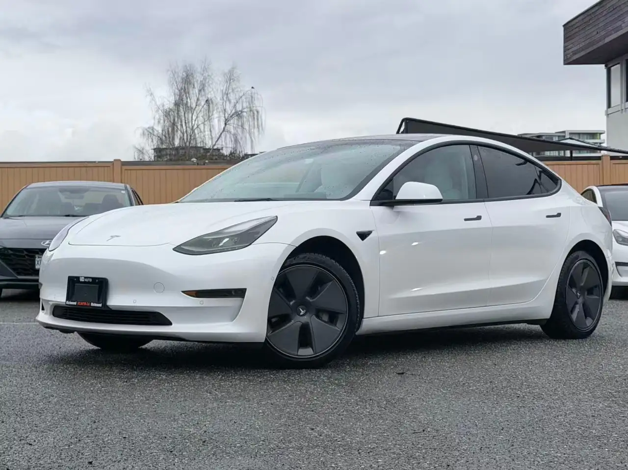 Tesla Model 3 снимка Tesla Model 3