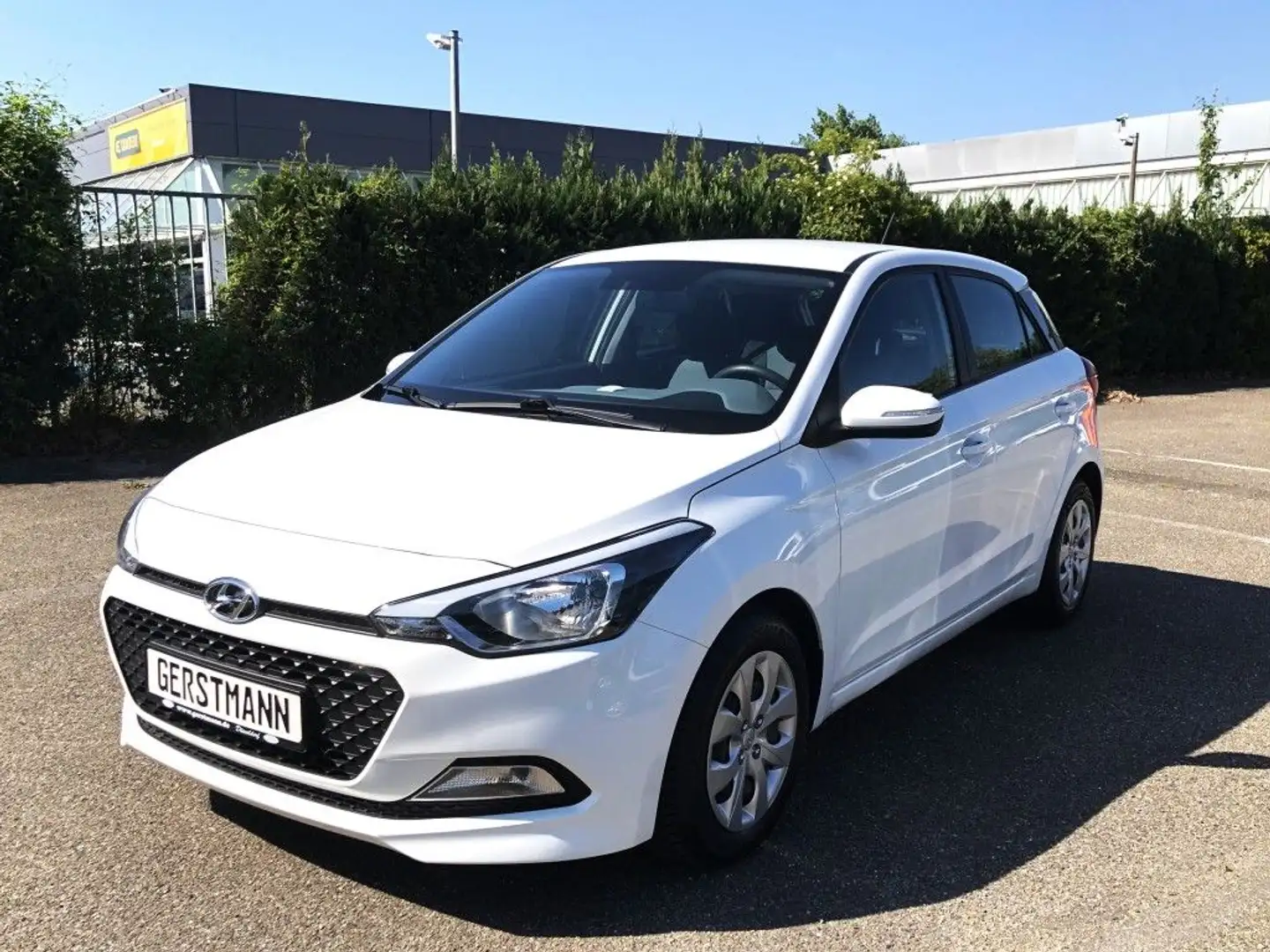 Hyundai i20 1.2 Classic Weiß - 1