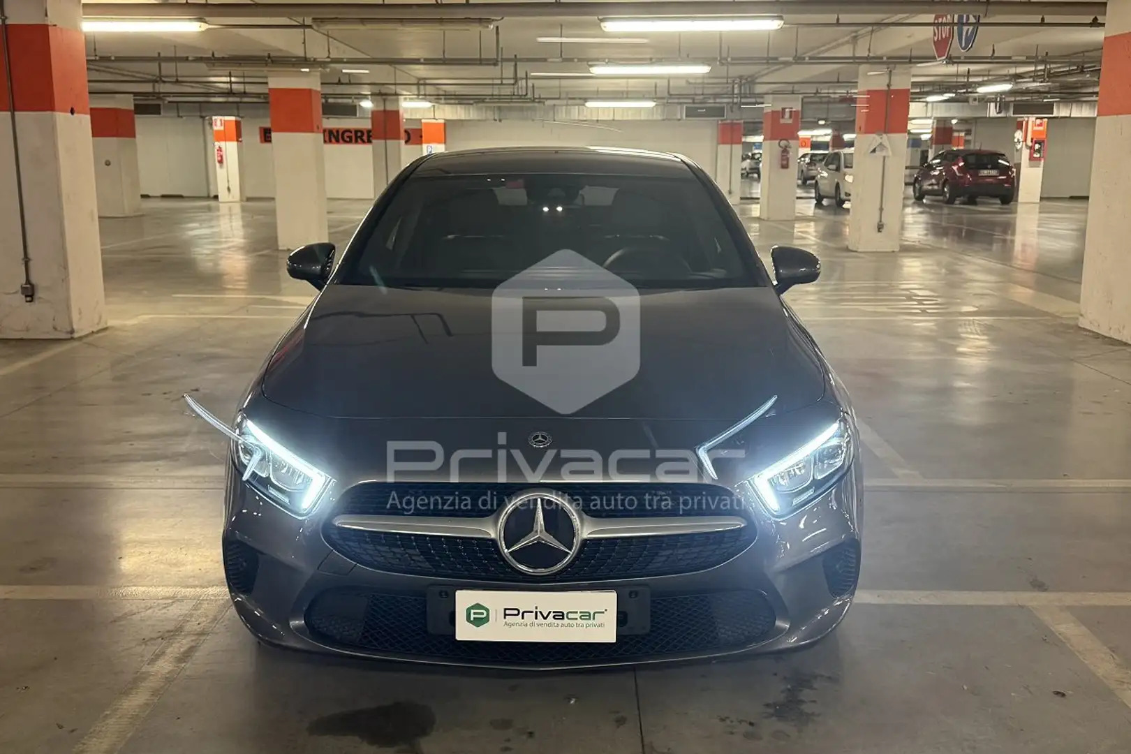 Mercedes-Benz A 180 A 180 d Automatic Business Plateado - 2