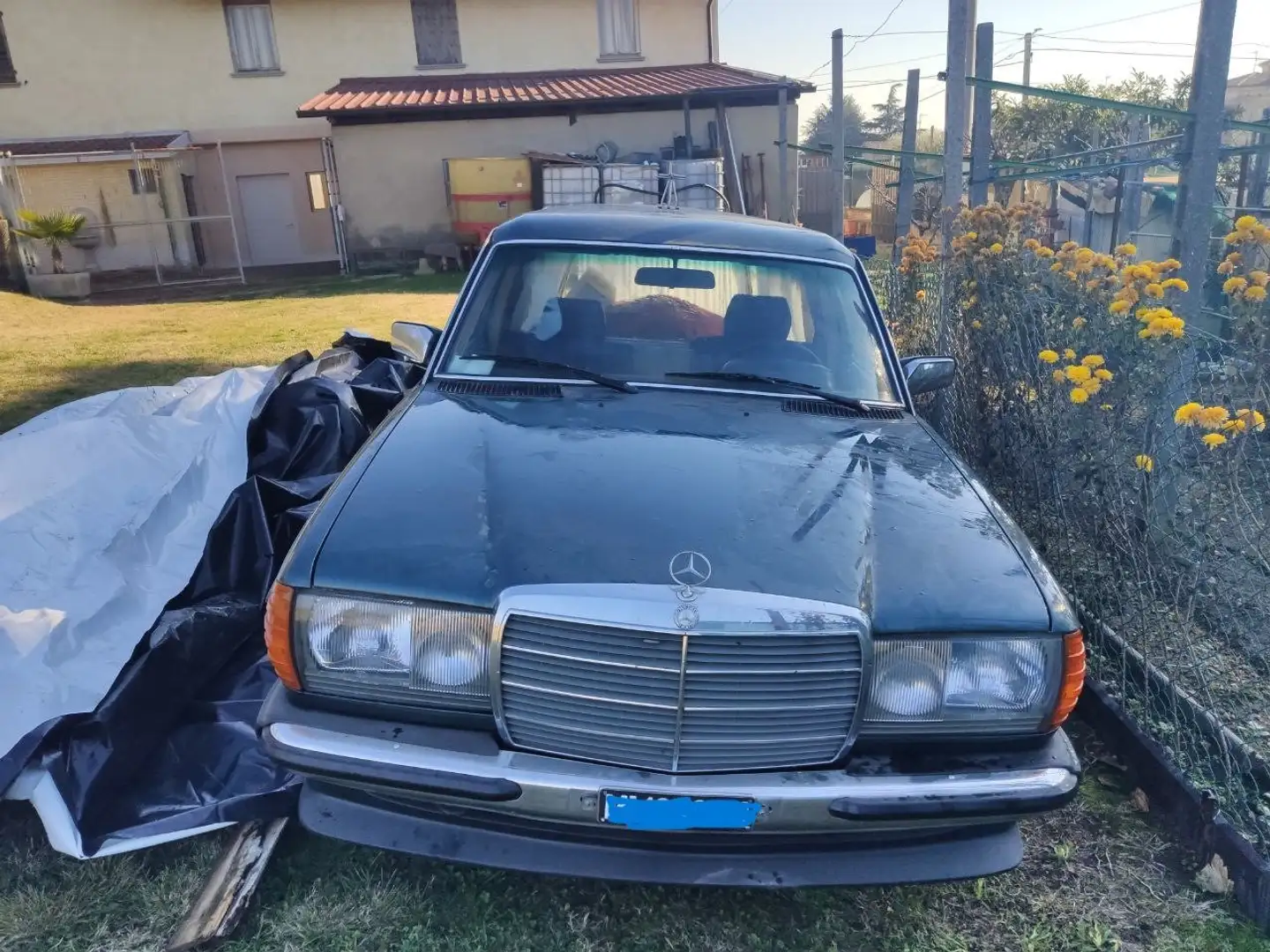 Mercedes-Benz 240 Czarny - 1