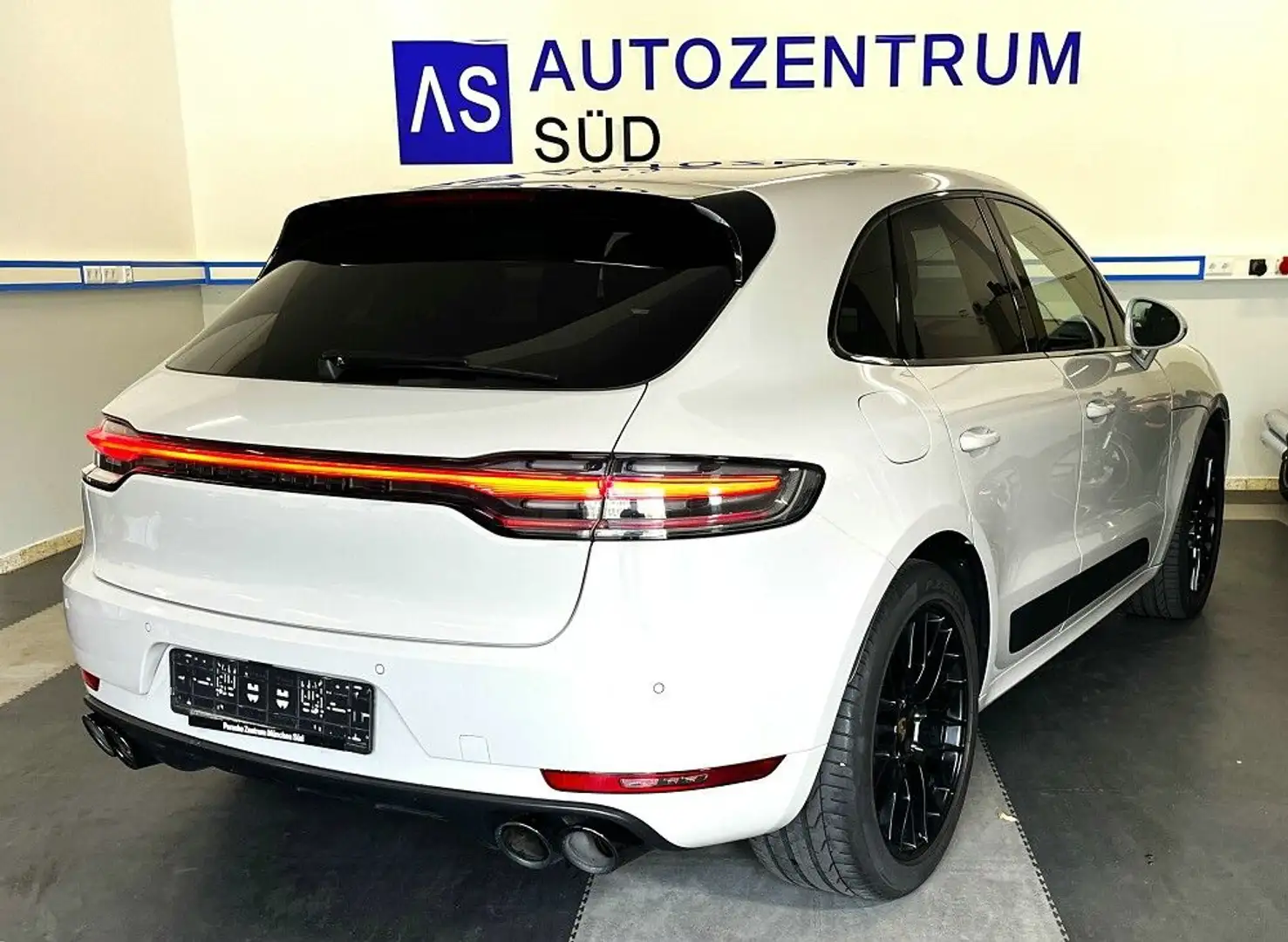 Porsche Macan GTS Grigio - 2