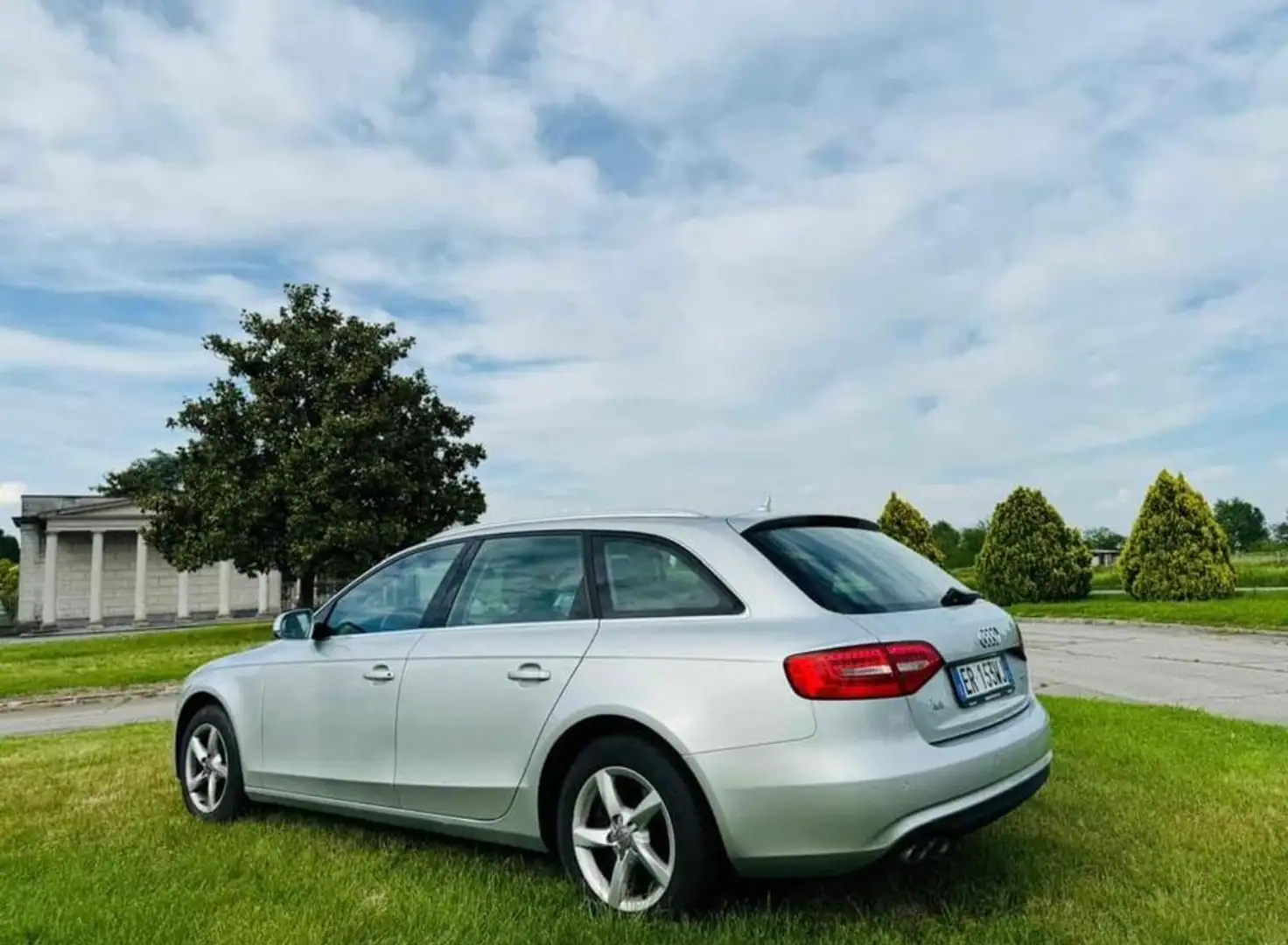 Audi 50 A4 1.9 tdi 130cv multitronic Stříbrná - 1