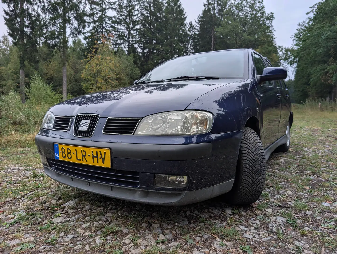 SEAT Cordoba Cordoba 1.4-16V Signo | NIEUWE APK & DISTRIBUTIERIEM & BANDEN Blau - 1
