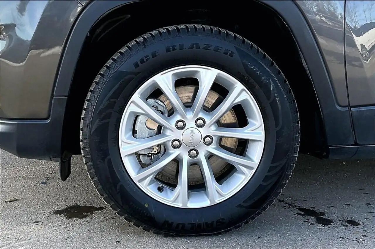 Jeep Cherokee снимка Jeep Cherokee