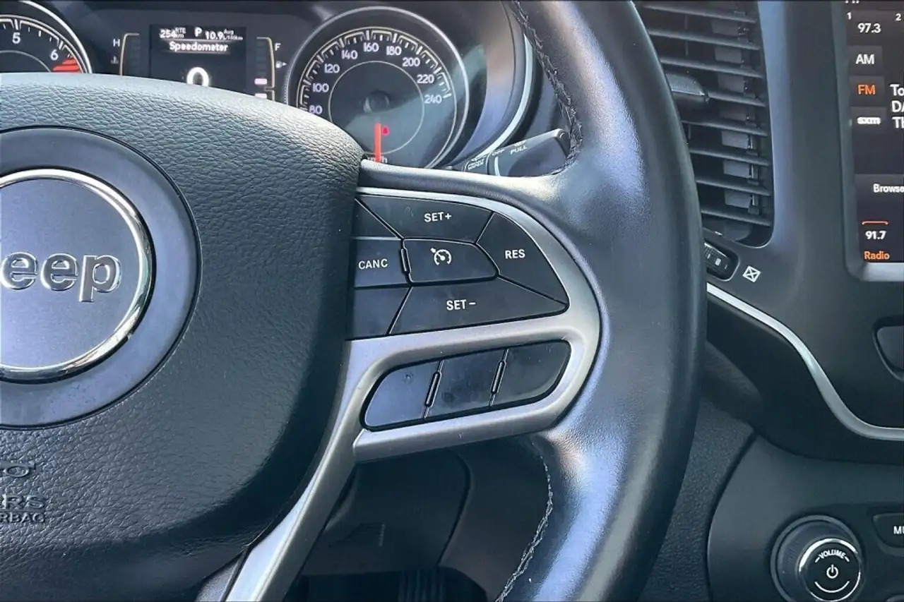 Jeep Cherokee снимка Jeep Cherokee