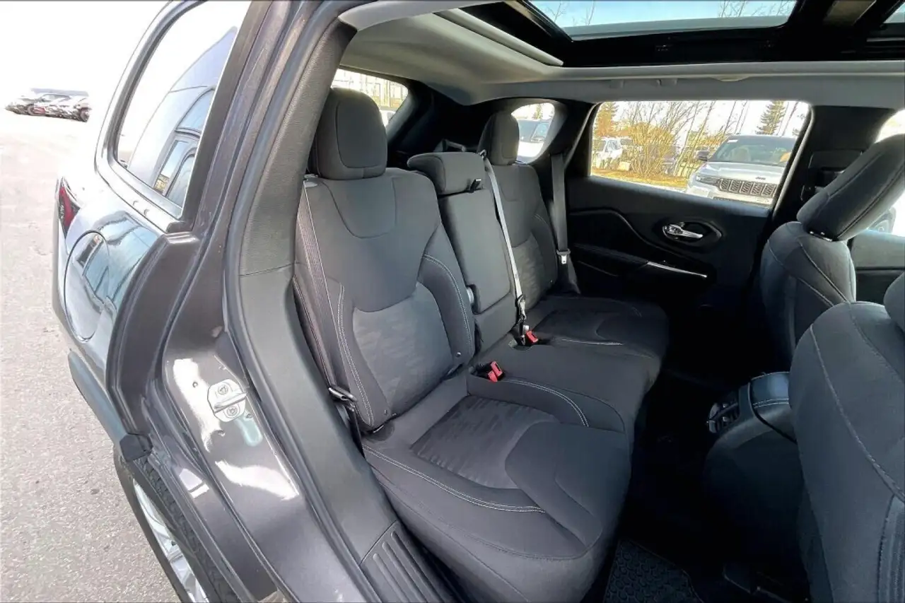 Jeep Cherokee снимка Jeep Cherokee