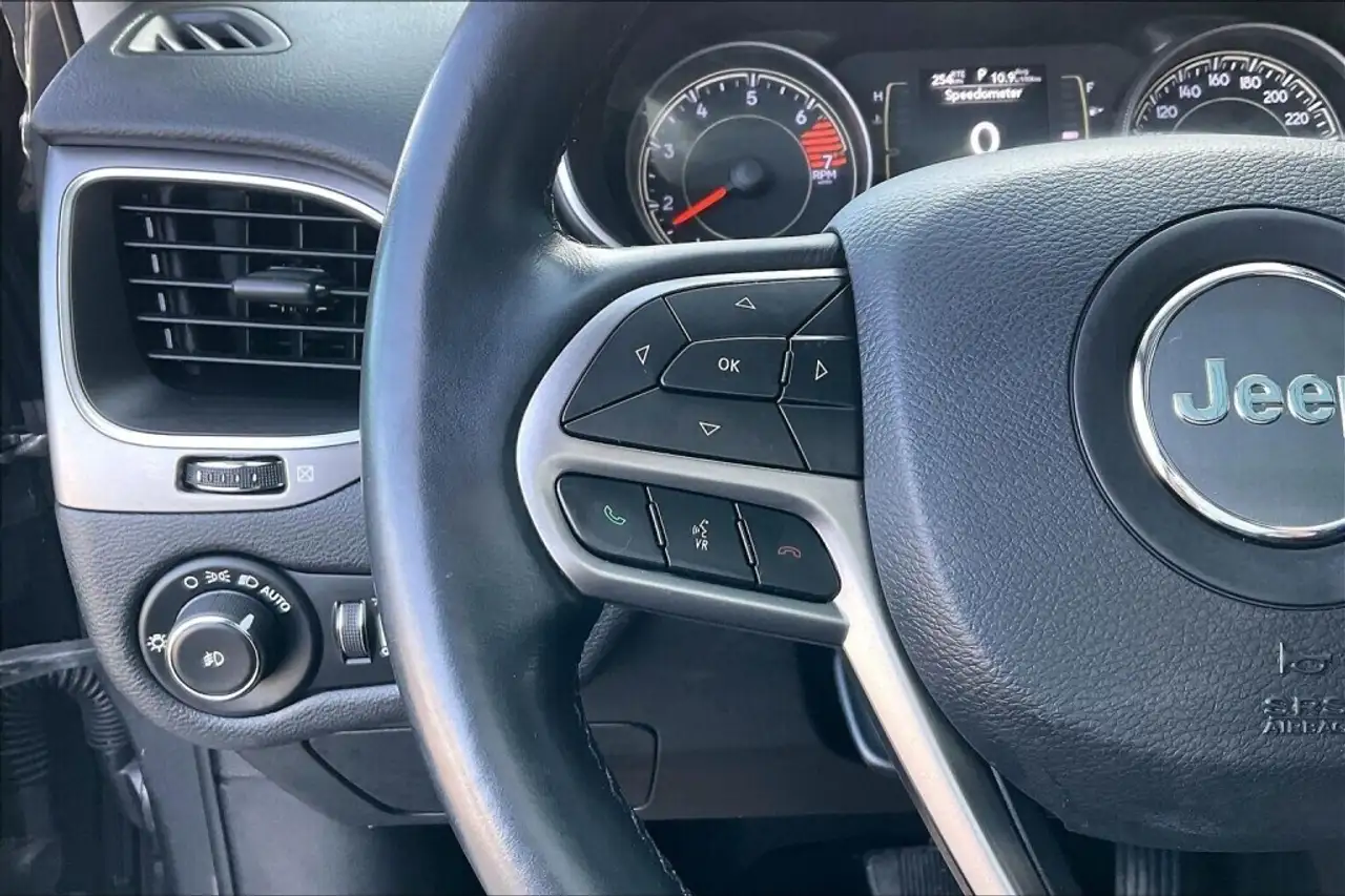 Jeep Cherokee снимка Jeep Cherokee