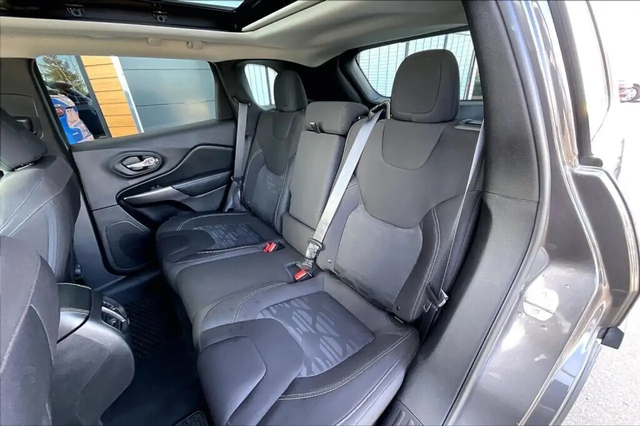 Jeep Cherokee снимка Jeep Cherokee