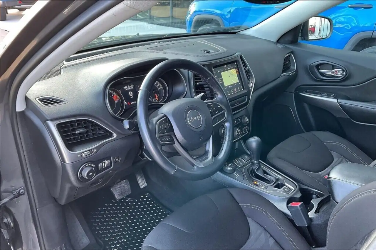 Jeep Cherokee снимка Jeep Cherokee