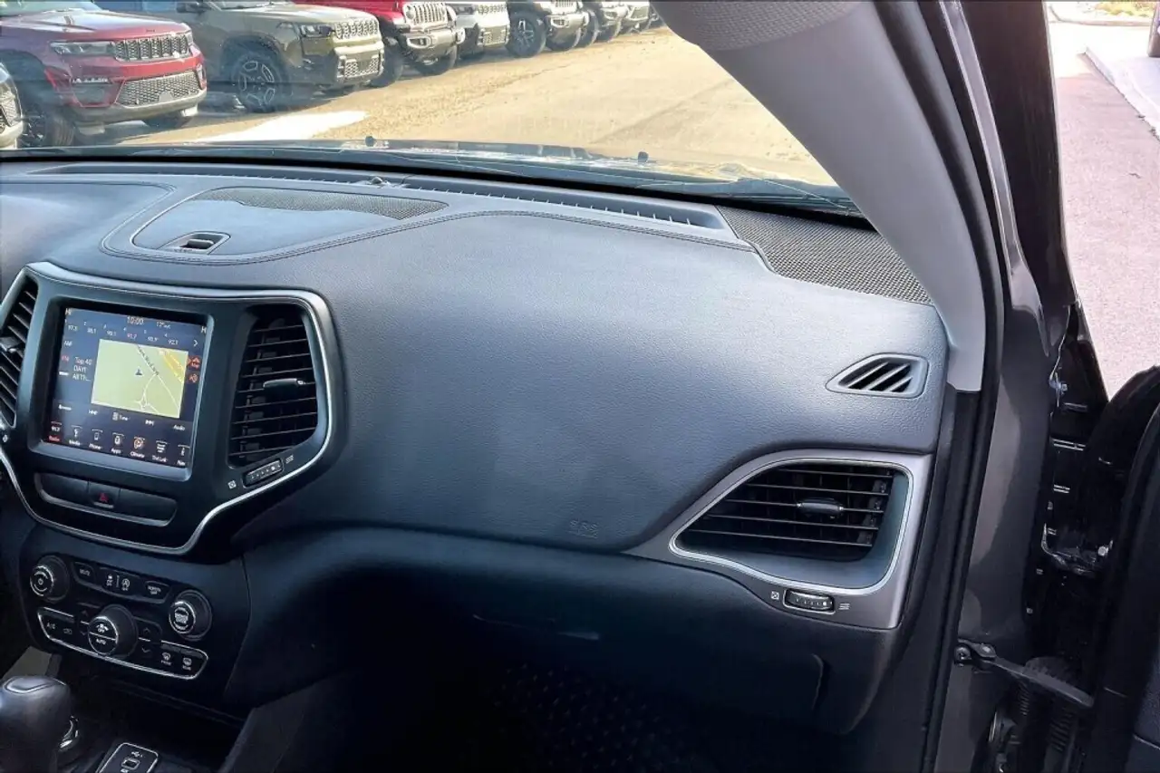 Jeep Cherokee снимка Jeep Cherokee