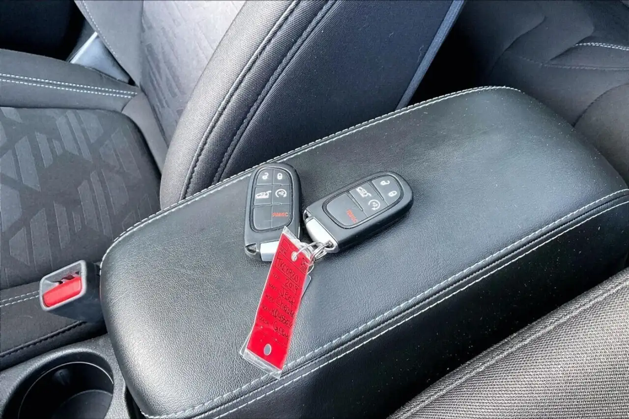 Jeep Cherokee снимка Jeep Cherokee
