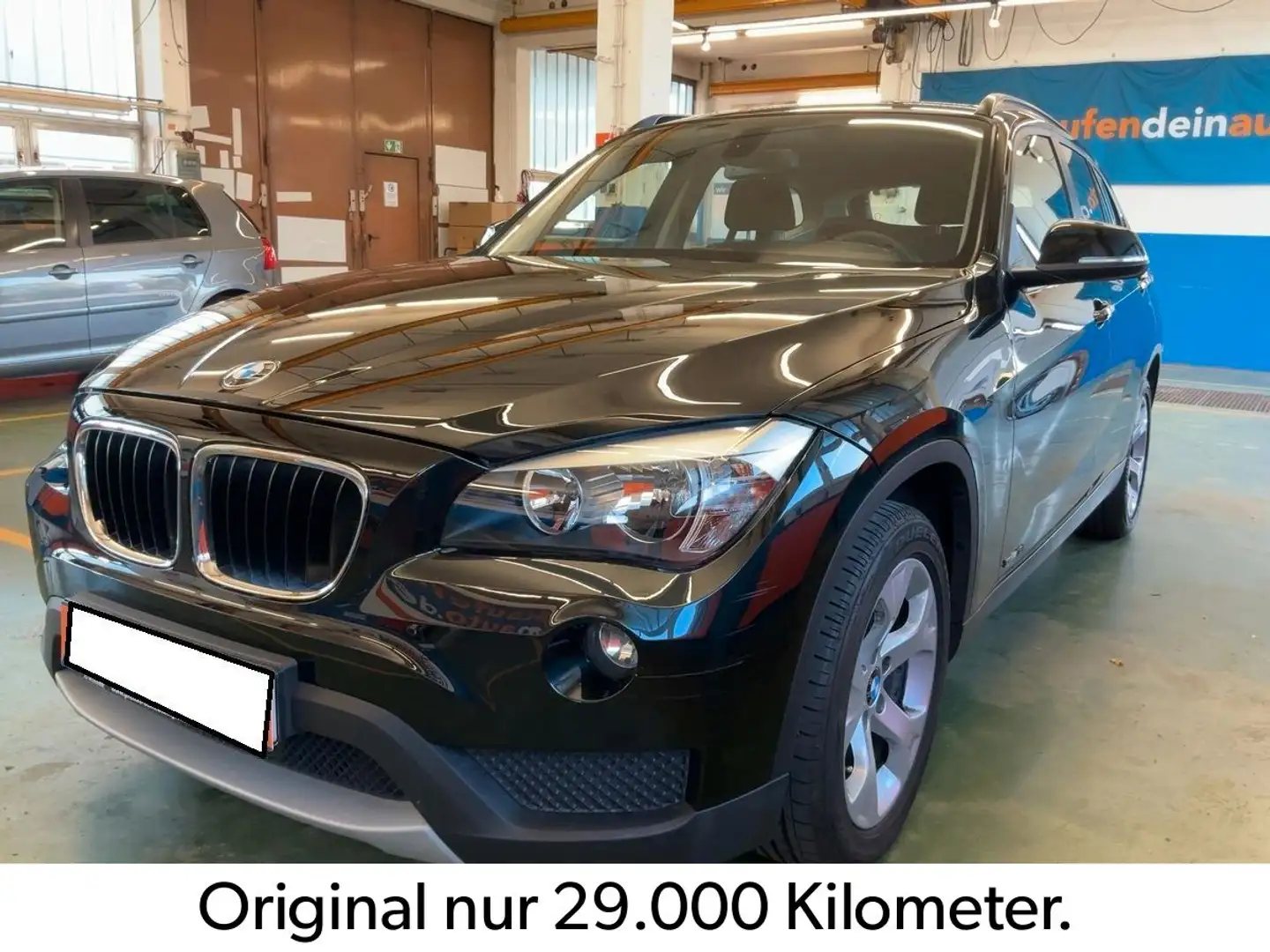 BMW X1 18 i sDrive Schwarz - 1